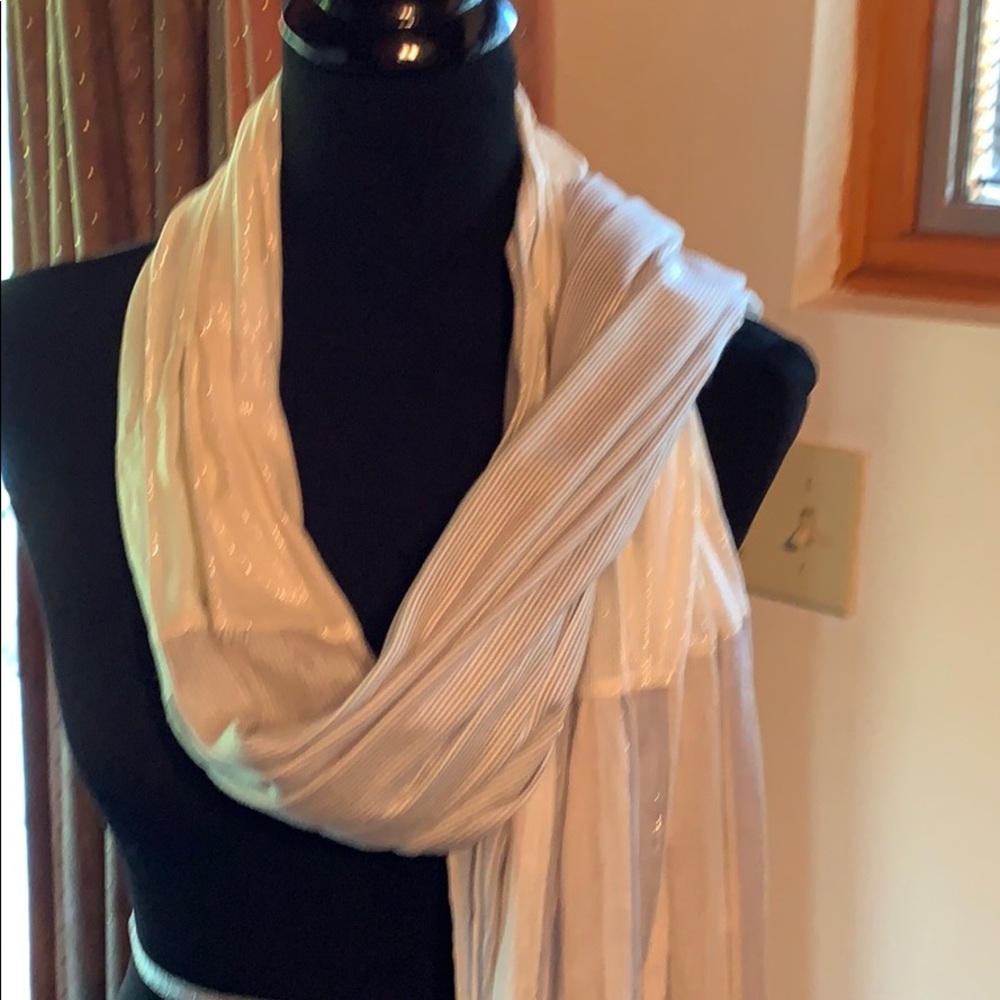 Scarf - Picture 1 of 4